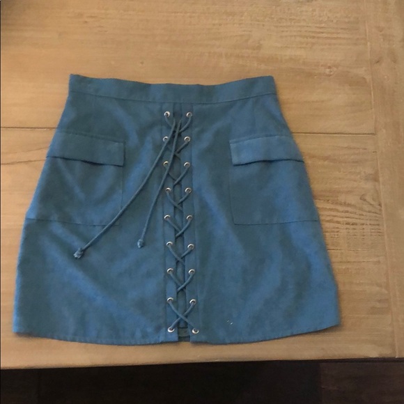 mini skirt - Picture 2 of 5